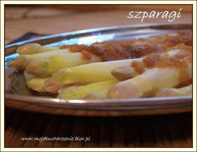 Zdjęcie - Szparagi z masłem i bułką tartą   - Przepisy kulinarne ze zdjęciami