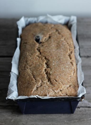 Zdjęcie - Chleb razowy z węgierkami na zakwasie żytnim - Przepisy kulinarne ze zdjęciami
