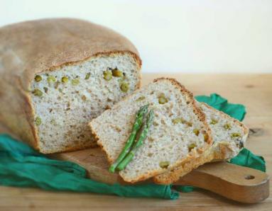 Zdjęcie - Chleb ze szparagami na zakwasie pszennym - Przepisy kulinarne ze zdjęciami