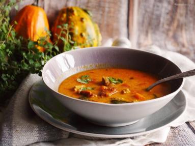 Zdjęcie - Zupa z dynią i chorizo / Pumpkin and chorizo soup - Przepisy kulinarne ze zdjęciami