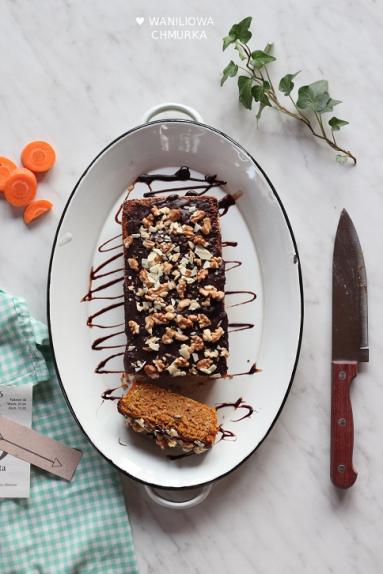 Zdjęcie - Ciasto marchewkowe z czekoladą i orzechami - Przepisy kulinarne ze zdjęciami