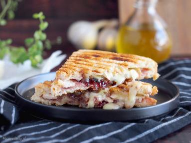 Zdjęcie - Tosty z indykiem, żurawiną i brie / Turkey Cranberry and Brie Sandwich - Przepisy kulinarne ze zdjęciami