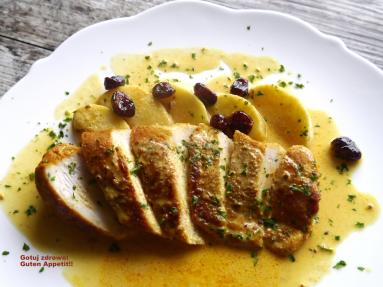 Zdjęcie - Filet z kurczaka w białym winie z karmelizowanymi jabłkami - Przepisy kulinarne ze zdjęciami