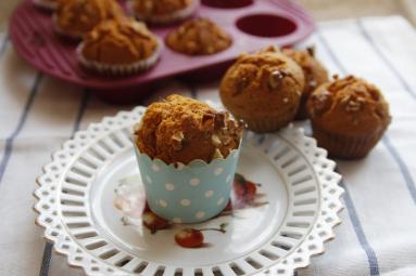 Zdjęcie - Batatowe muffinki z orzechami - Przepisy kulinarne ze zdjęciami