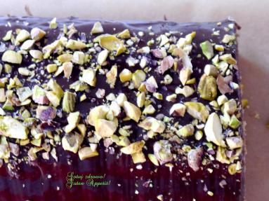Zdjęcie - Biszkoptowa rolada piernikowa z pistacjami - Przepisy kulinarne ze zdjęciami