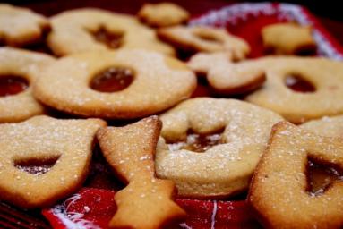 Zdjęcie - Bardzo kruche świąteczne ciasteczka - Przepisy kulinarne ze zdjęciami