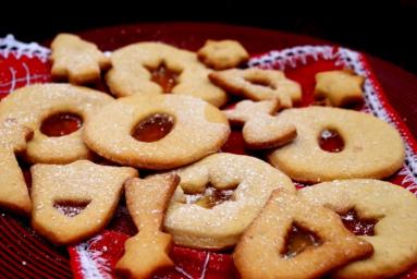 Zdjęcie - Bardzo kruche świąteczne ciasteczka - Przepisy kulinarne ze zdjęciami