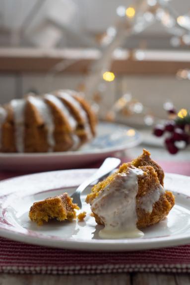 Zdjęcie - Korzenne ciasto marchewkowe - Przepisy kulinarne ze zdjęciami