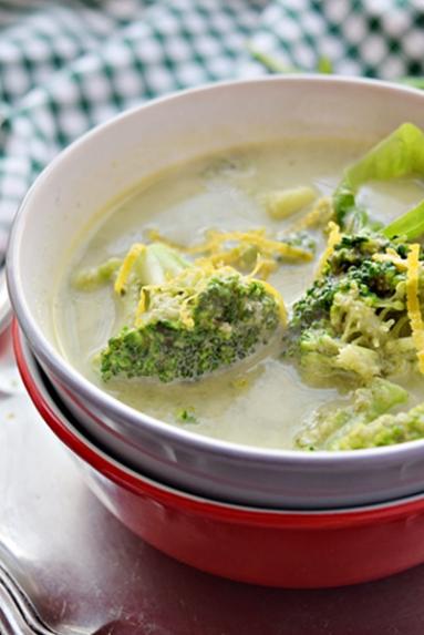 Zdjęcie - Zupa serowa z brokułami i szpinakiem - Przepisy kulinarne ze zdjęciami