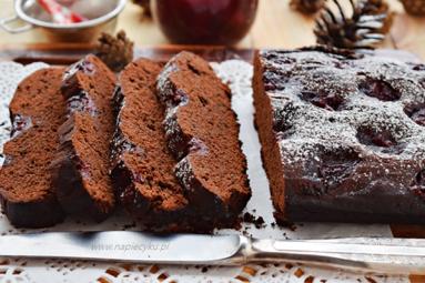 Zdjęcie - Ciasto czekoladowe z wiśniami - Przepisy kulinarne ze zdjęciami