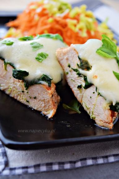 Zdjęcie - Filety kurczaka ze szpinakiem i mozzarellą - Przepisy kulinarne ze zdjęciami