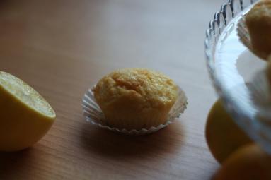 Zdjęcie - maksymalnie cytrynowe muffinki bez mleka - Przepisy kulinarne ze zdjęciami