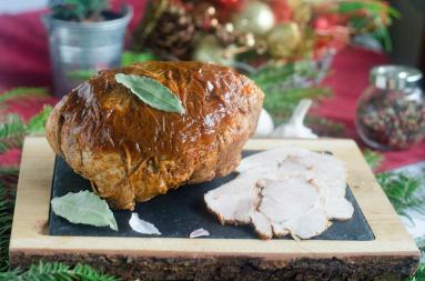 Zdjęcie - Świąteczna gotowana łopatka wieprzowa - Przepisy kulinarne ze zdjęciami
