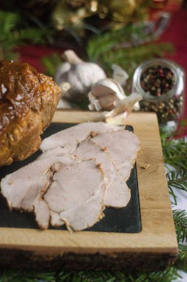 Zdjęcie - Świąteczna gotowana łopatka wieprzowa - Przepisy kulinarne ze zdjęciami