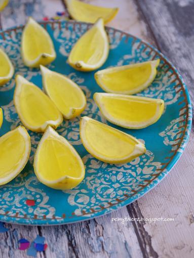Zdjęcie - Alko galaretki cytrynowe z limoncello (jelly shots) - Przepisy kulinarne ze zdjęciami