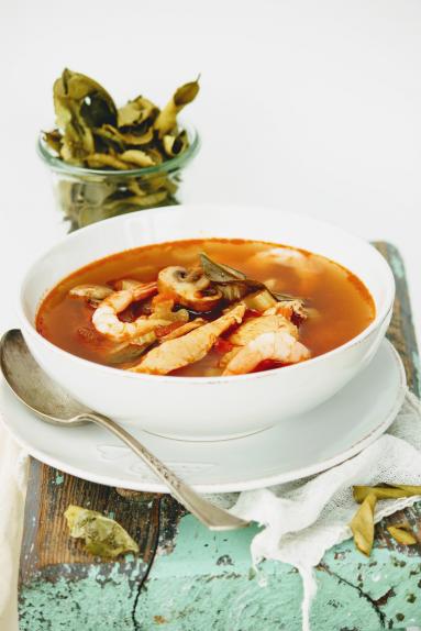 Zdjęcie - Tajska zupa Tom Yum - Przepisy kulinarne ze zdjęciami