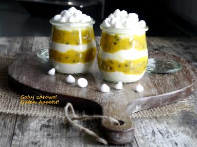 Zdjęcie - Deser jogurtowy z marakują i mango - fit - Przepisy kulinarne ze zdjęciami