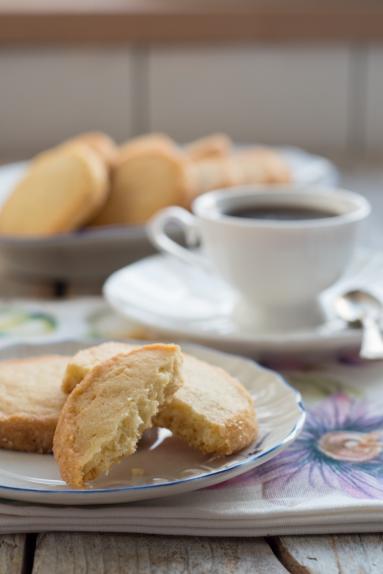 Zdjęcie - Maślane ciasteczka w cukrowej otoczce - Przepisy kulinarne ze zdjęciami