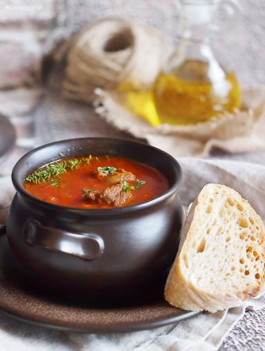 Zdjęcie - Zupa gulaszowa z wołowiną / Beef goulash soup - Przepisy kulinarne ze zdjęciami