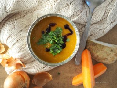 Zdjęcie - Zupa krem z pieczonych warzyw korzeniowych - Przepisy kulinarne ze zdjęciami
