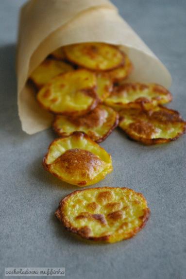 Zdjęcie - Domowe chipsy z piekarnika - Przepisy kulinarne ze zdjęciami