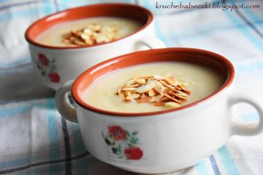 Zdjęcie - Zupa z białych warzyw z płatkami migdałów według Katarzyny Bosackiej - Przepisy kulinarne ze zdjęciami