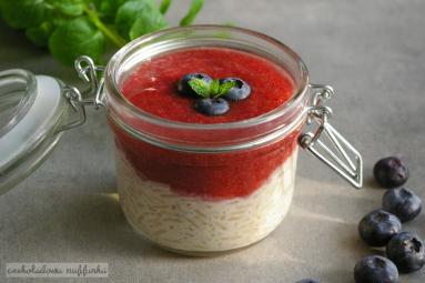 Zdjęcie - Waniliowy deser ryżowy z owocami - Przepisy kulinarne ze zdjęciami