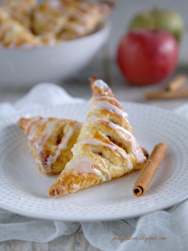 Zdjęcie - Rożki z jabłkami - Przepisy kulinarne ze zdjęciami