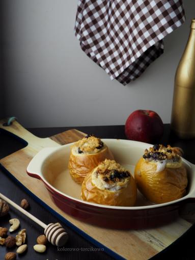 Zdjęcie - Pieczone jabłka faszerowane jaglanką - Przepisy kulinarne ze zdjęciami