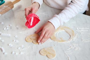 Zdjęcie - Walentynkowe ciasteczka - Przepisy kulinarne ze zdjęciami