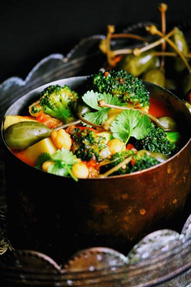 Zdjęcie - Obłędnie pyszny gulasz warzywny - Przepisy kulinarne ze zdjęciami