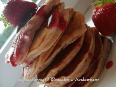 Zdjęcie - Pancakes z truskawkami  - Przepisy kulinarne ze zdjęciami