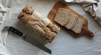 Zdjęcie - Wieloziarnisty chleb żytni na zakwasie - Przepisy kulinarne ze zdjęciami