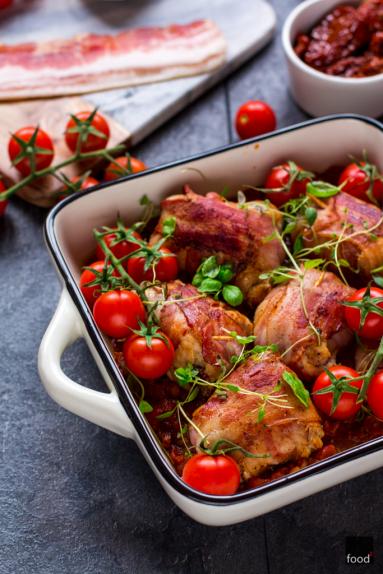 Zdjęcie - Roladki z podudzi kurczaka nadziewane mozzarellą i pomidorami suszonymi - Przepisy kulinarne ze zdjęciami