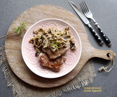 Zdjęcie - Bryzol z pieczarkami i cebulą - Przepisy kulinarne ze zdjęciami