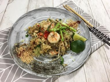 Zdjęcie - Pad Thai by chef Pong Aroonsang - Przepisy kulinarne ze zdjęciami