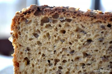 Zdjęcie - Niemiecki chleb żytni z ziarnami - Przepisy kulinarne ze zdjęciami