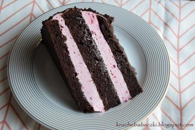 Zdjęcie - Tort czekoladowo - malinowy - Przepisy kulinarne ze zdjęciami