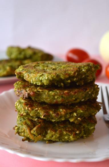Zdjęcie - Zielone kotlety  brokułowo-cebulowe - Przepisy kulinarne ze zdjęciami