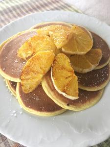 Zdjęcie - Śniadanie biegacza albo lekki obiad czyli pomarańczowe mini-naleśniki w 30 minut - Przepisy kulinarne ze zdjęciami