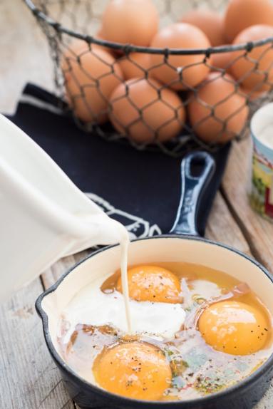 Zdjęcie - Kremowe jajka zapiekane - Przepisy kulinarne ze zdjęciami