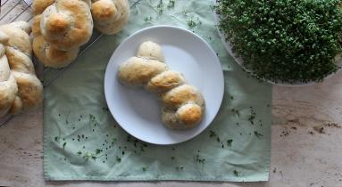 Zdjęcie - Zajączki z rzeżuchą i czarnuszką - Przepisy kulinarne ze zdjęciami