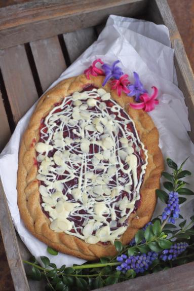 Zdjęcie - Mazurek z białą czekoladą i dżemem malinowym - Przepisy kulinarne ze zdjęciami