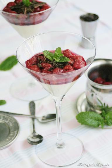 Zdjęcie: Panna cotta według przepisu Magdy Gessler Zdjęcie - Panna cotta według przepisu Magdy Gessler - Przepisy kulinarne ze zdjęciami