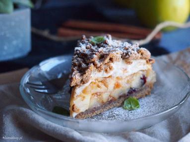 Zdjęcie - Orzechowa szarlotka z pianką i żurawiną / Walnut apple pie with meringue and carnberries - Przepisy kulinarne ze zdjęciami