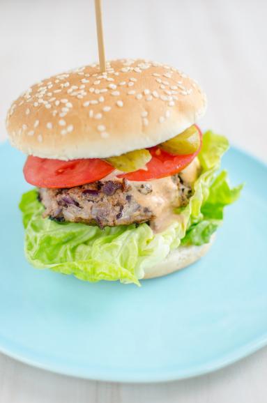 Zdjęcie - Burgery Jamiego Olivera - Przepisy kulinarne ze zdjęciami