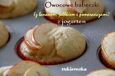 Zdjęcie - Owocowe babeczki (z bananem, jabłkiem i pomarańczami) z jogurtem - Przepisy kulinarne ze zdjęciami