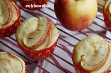 Zdjęcie - Owocowe babeczki (z bananem, jabłkiem i pomarańczami) z jogurtem - Przepisy kulinarne ze zdjęciami