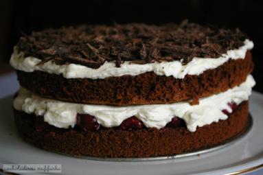 Zdjęcie - Tort czekoladowy z wiśniami - Przepisy kulinarne ze zdjęciami