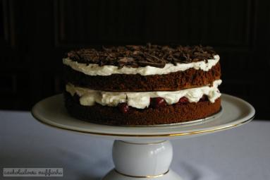 Zdjęcie - Tort czekoladowy z wiśniami - Przepisy kulinarne ze zdjęciami